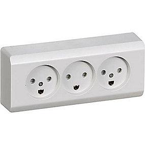 hvid udvendig jord med stikkontakt tripel 66 opus lk